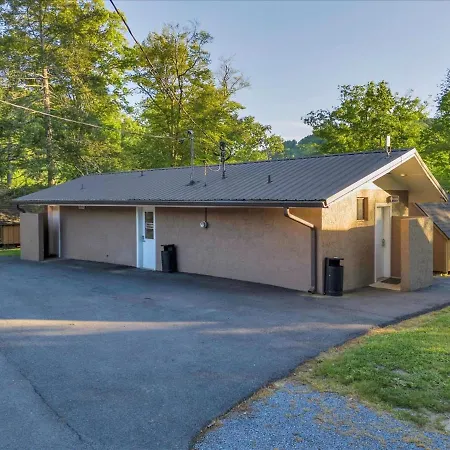 Cabin Oasis Near Smoky Mountains Pigeon Forge Exterior photo