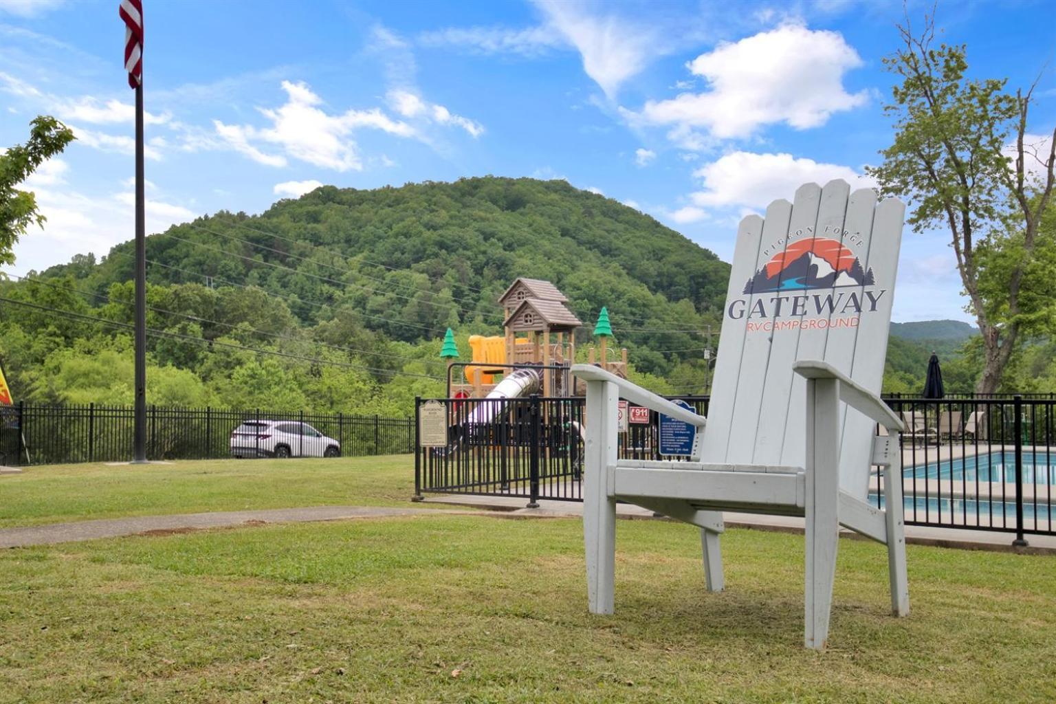 Oasis Near Smoky Mountains Chalet Pigeon Forge