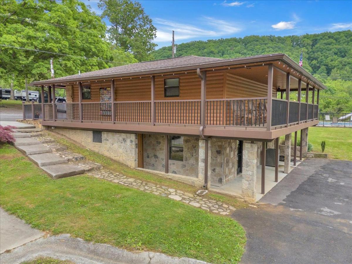 Oasis Near Smoky Mountains *