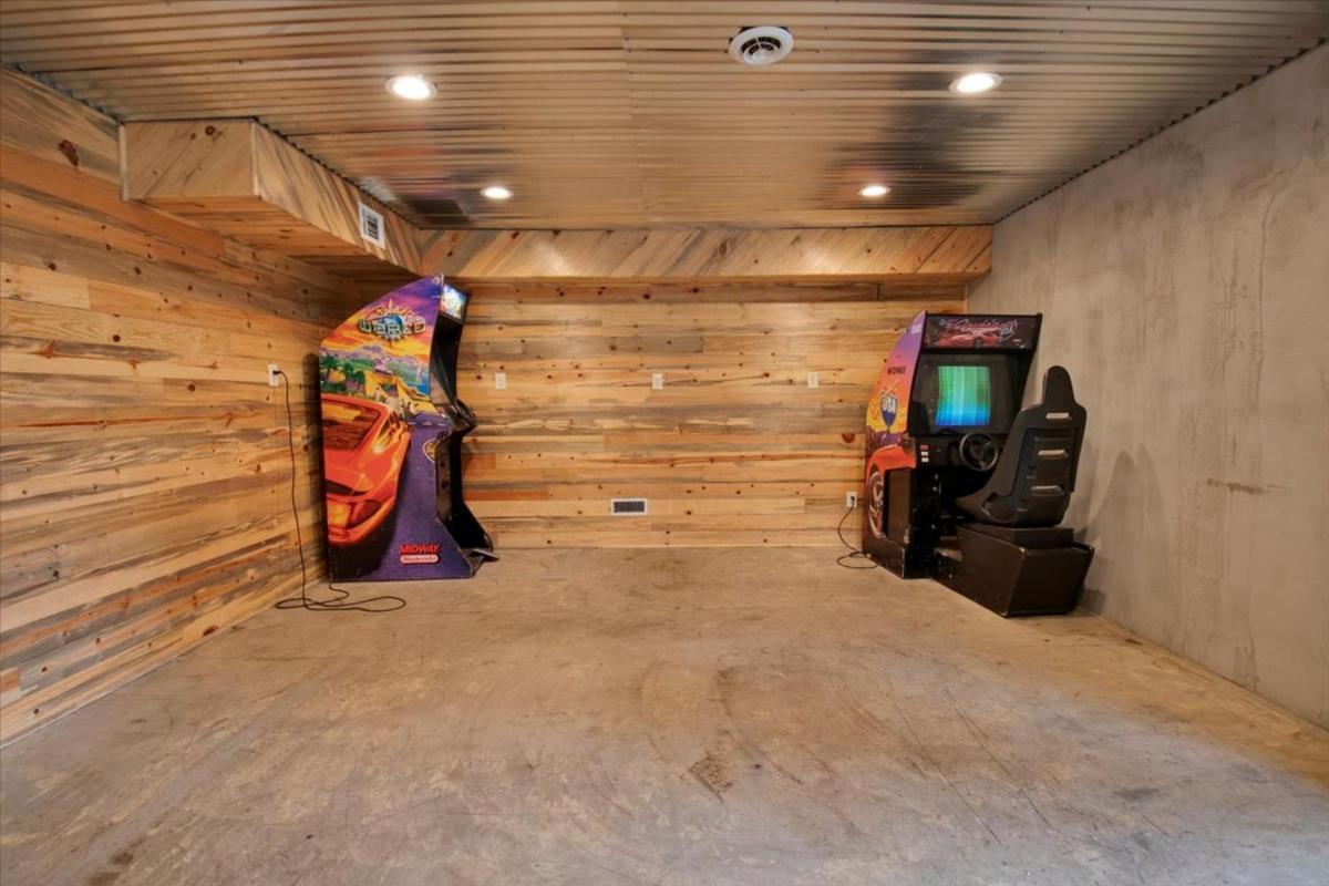 Oasis Near Smoky Mountains * Pigeon Forge